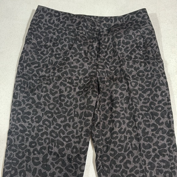 Ann Taylor Leopard Print Pants Straight Leg Cropped Black Gray Women’s Size 2P - Picture 11 of 11